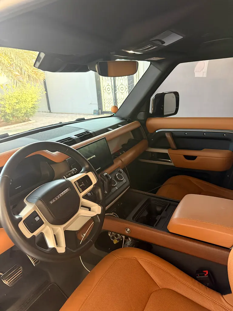 2023 Land Rover Defender 110 HSE (P400) GCC Specs - Image 4