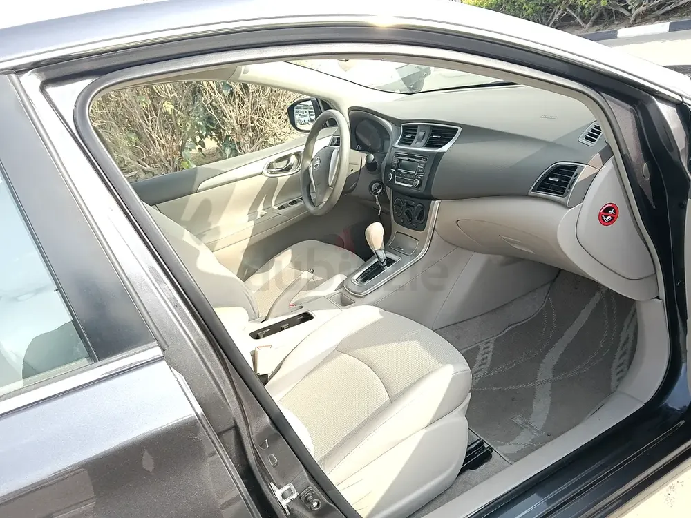 Nissan sentra 2020 GCC spec accident free original print single owner two key available - Image 11