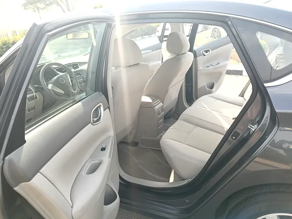Nissan sentra 2020 GCC spec accident free original print single owner two key available - Image 14
