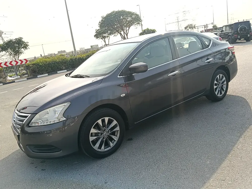 Nissan sentra 2020 GCC spec accident free original print single owner two key available - Image 5