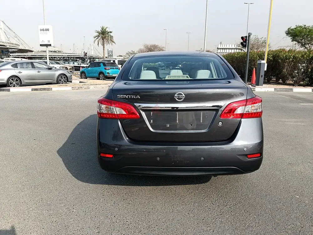 Nissan sentra 2020 GCC spec accident free original print single owner two key available - Image 7