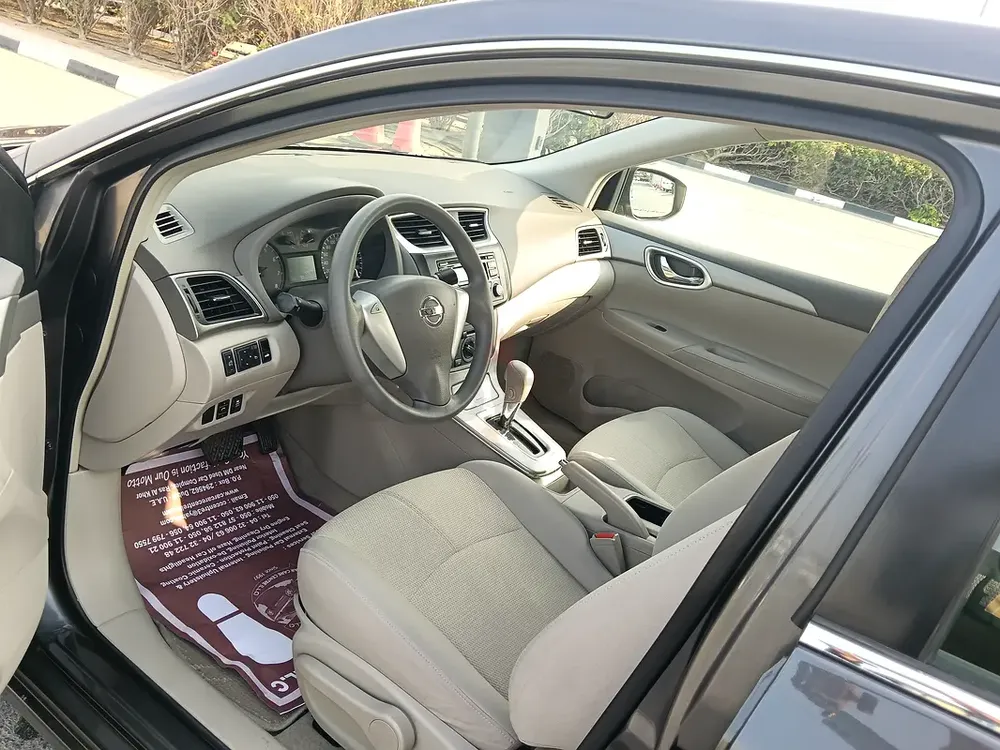Nissan sentra 2020 GCC spec accident free original print single owner two key available - Image 8