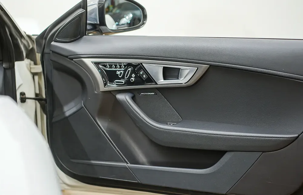 AED 1841 PM | JAGUAR F TYPE S CONVERTIBLE 2015 | PRISTINE CONDITION | 1 YEAR WARRANTY | GCC - Image 14