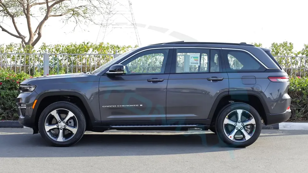 2025 JEEP GRAND CHEROKEE LIMITED PLUS LUXURY 4X4 GCC With 3Yrs or 60K Km Warranty At Official Dealer - Image 20