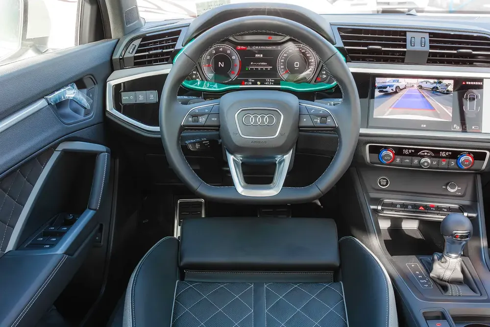 Audi Q3 TFSI 35 S Line 1.5 Turbo - Image 10