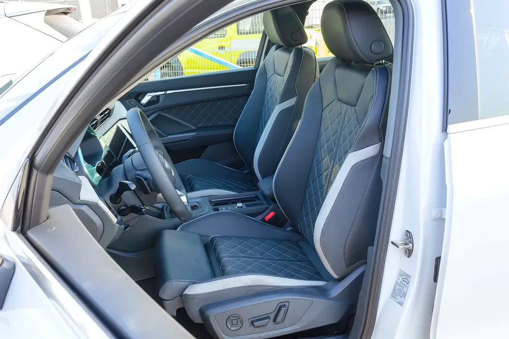 Audi Q3 TFSI 35 S Line 1.5 Turbo - Image 11