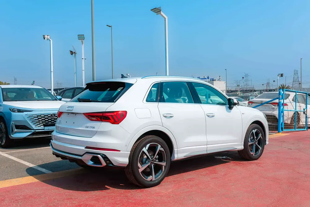 Audi Q3 TFSI 35 S Line 1.5 Turbo - Image 5