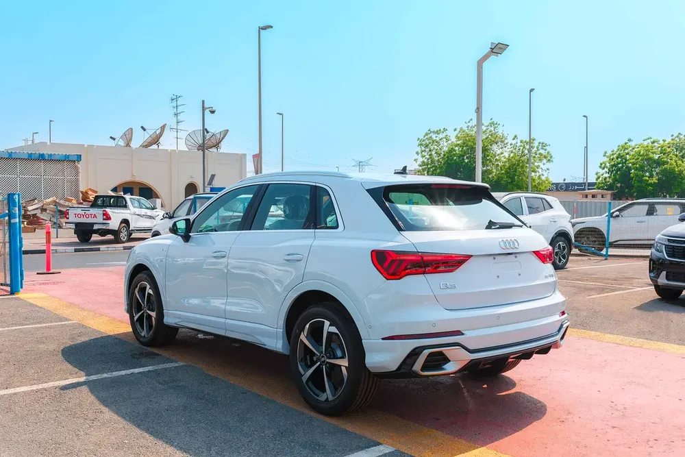 Audi Q3 TFSI 35 S Line 1.5 Turbo - Image 6