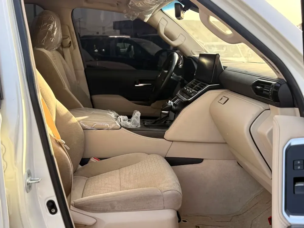 Toyota Land Cruiser VXR 3.5 2023 - Image 12