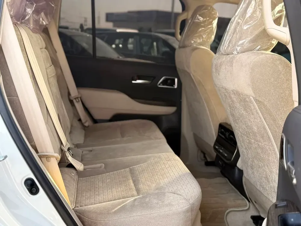 Toyota Land Cruiser VXR 3.5 2023 - Image 17