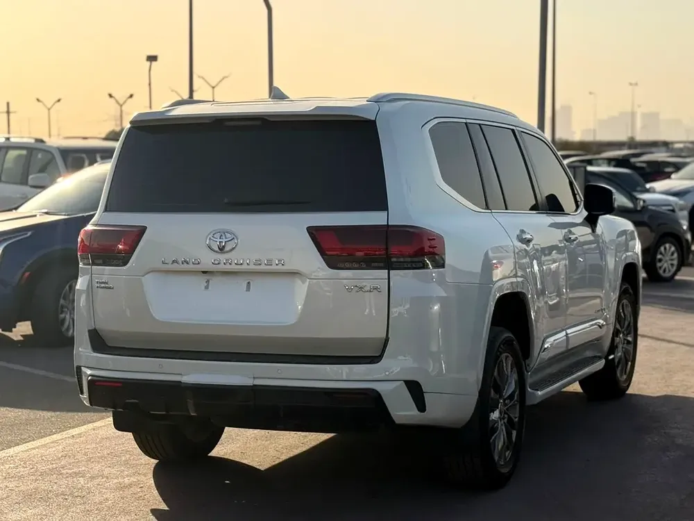 Toyota Land Cruiser VXR 3.5 2023 - Image 5