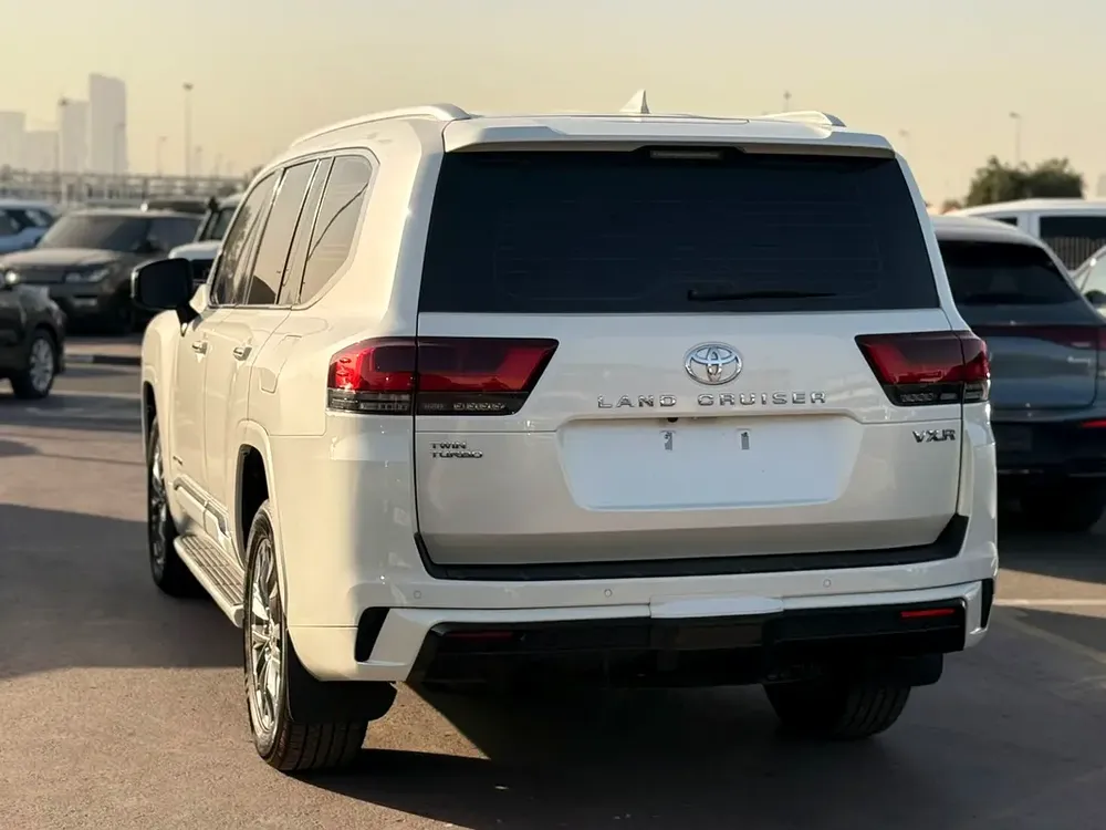 Toyota Land Cruiser VXR 3.5 2023 - Image 6