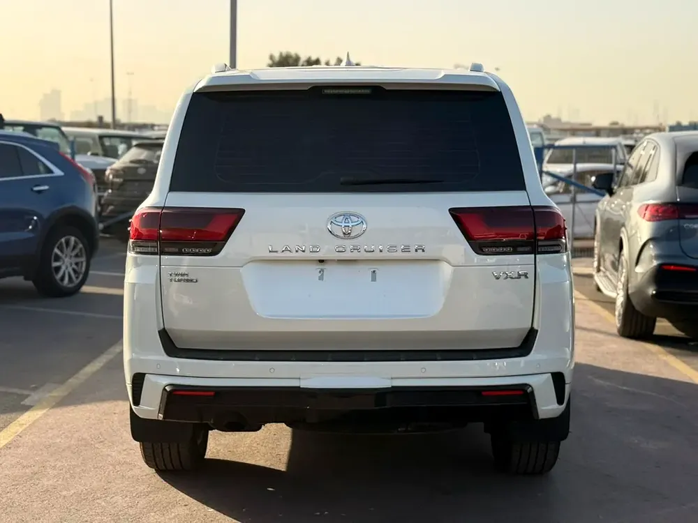 Toyota Land Cruiser VXR 3.5 2023 - Image 7