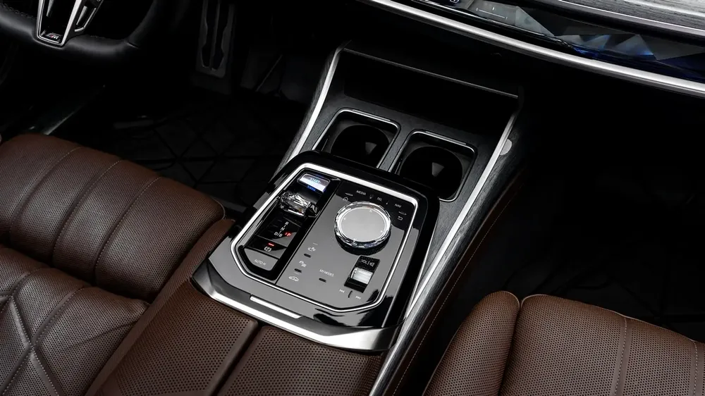 BMW i7 XDrive 60 - 2023 - GCC Specs - Under Warranty and Service Contract - Image 10