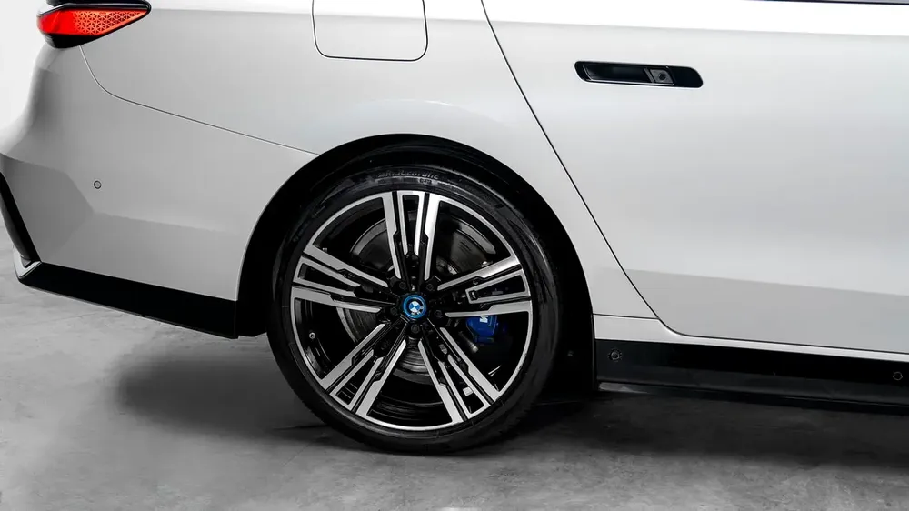 BMW i7 XDrive 60 - 2023 - GCC Specs - Under Warranty and Service Contract - Image 18