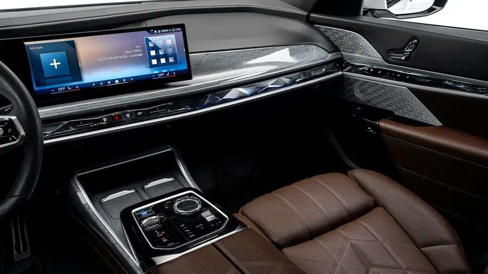 BMW i7 XDrive 60 - 2023 - GCC Specs - Under Warranty and Service Contract - Image 8