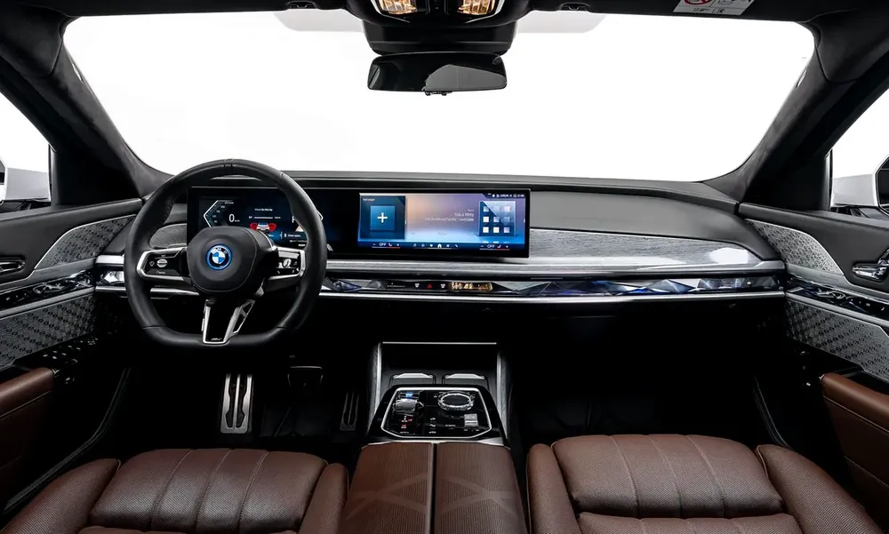 BMW i7 XDrive 60 - 2023 - GCC Specs - Under Warranty and Service Contract - Image 9