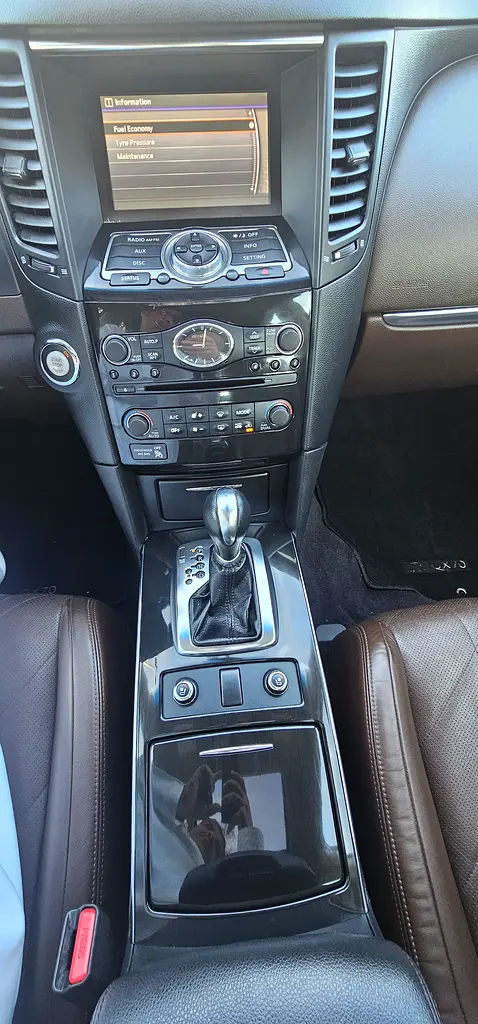 INFINITY QX70 FULL 0PTION MODEL 2016 G.C.C ACCIDENT FREE ORIGINAL PAINT - Image 14