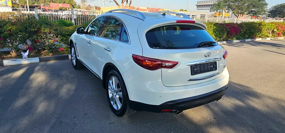INFINITY QX70 FULL 0PTION MODEL 2016 G.C.C ACCIDENT FREE ORIGINAL PAINT - Image 5