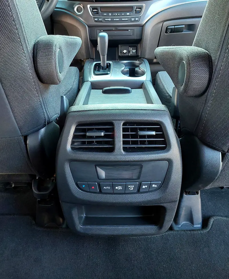 Honda pilot ex with service history from agency only 110,000 km.! - Image 16