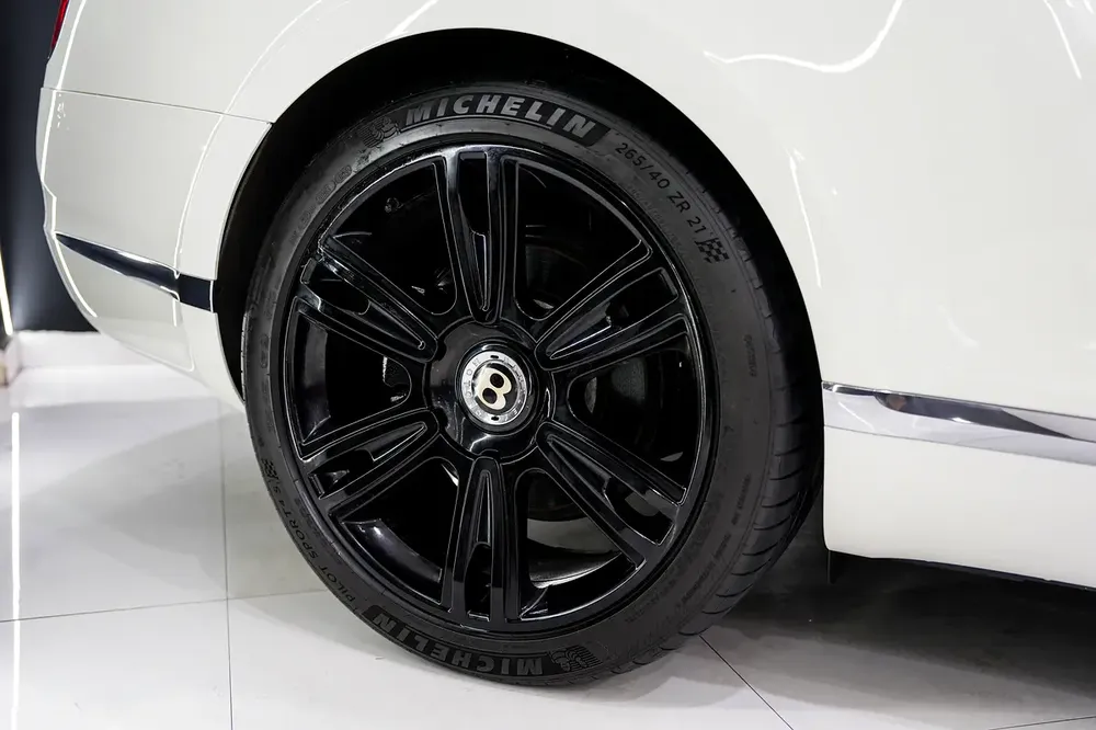 2014 Bentley Continental GT, V8, GCC Specs!! - Image 16