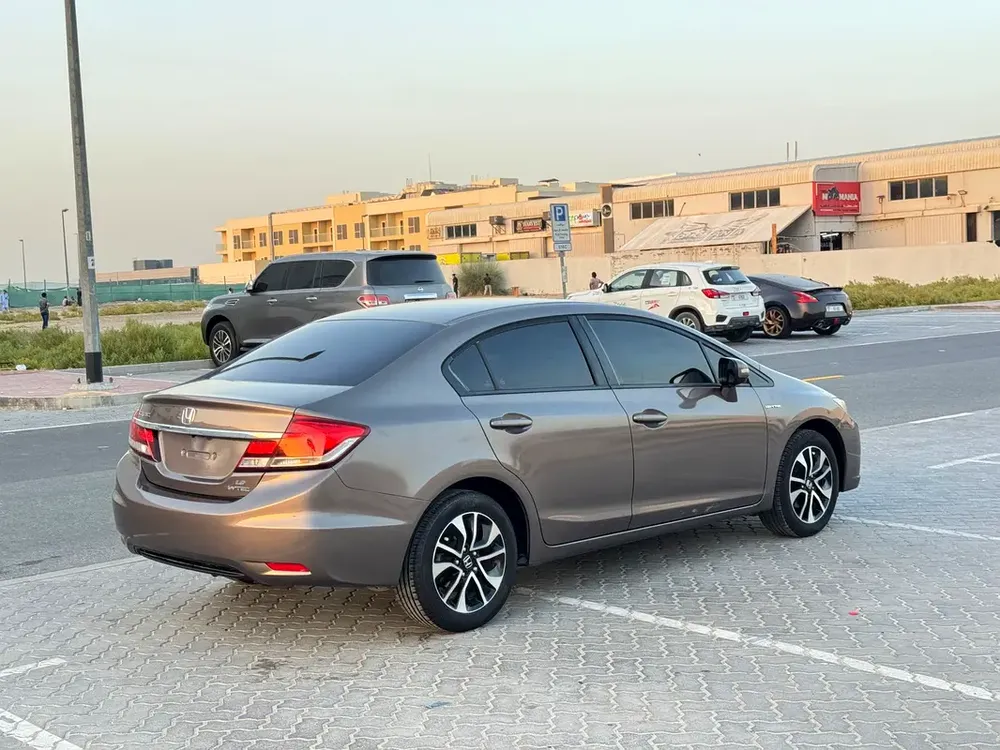 Honda Civic 1.8 i-VTEC 2013 | GCC Specs | Well Maintained - Image 5