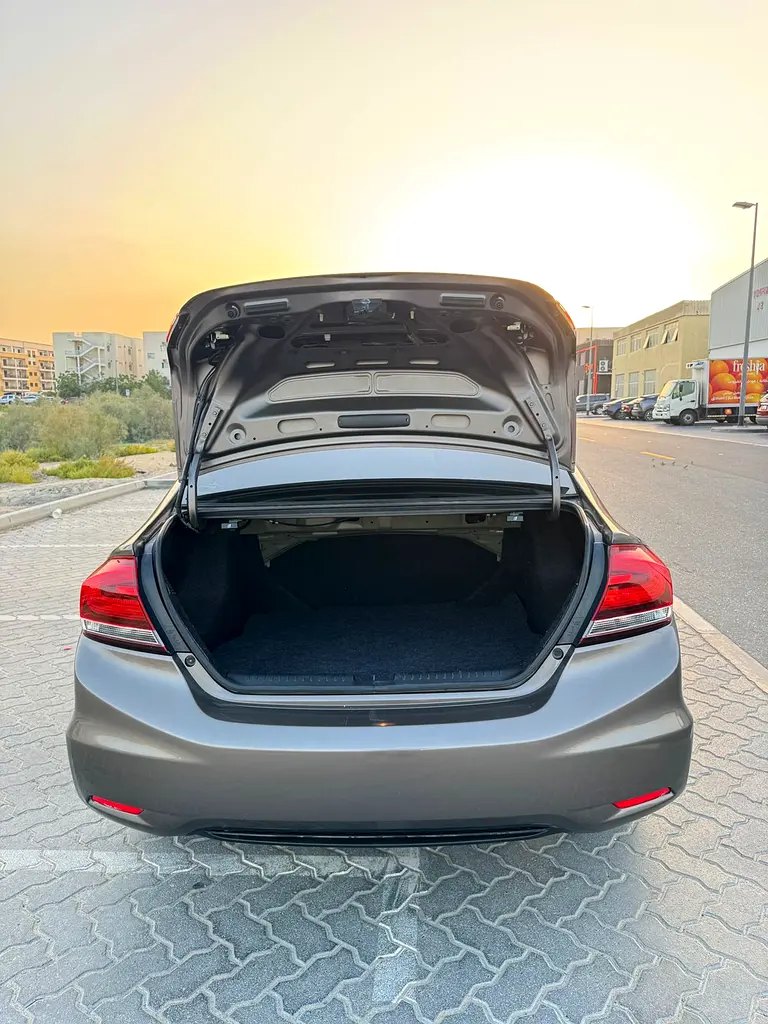 Honda Civic 1.8 i-VTEC 2013 | GCC Specs | Well Maintained - Image 9