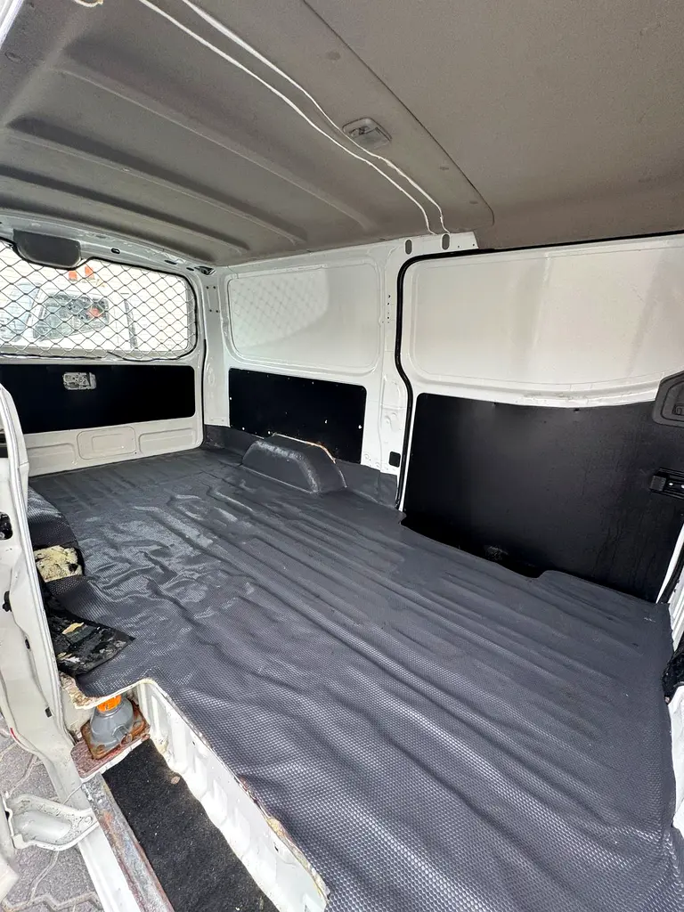 Nissan Urvan Standard 2022 - GCC Specs - Perfect for your Business - Image 11