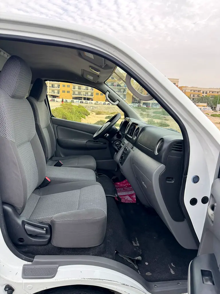 Nissan Urvan Standard 2022 - GCC Specs - Perfect for your Business - Image 13