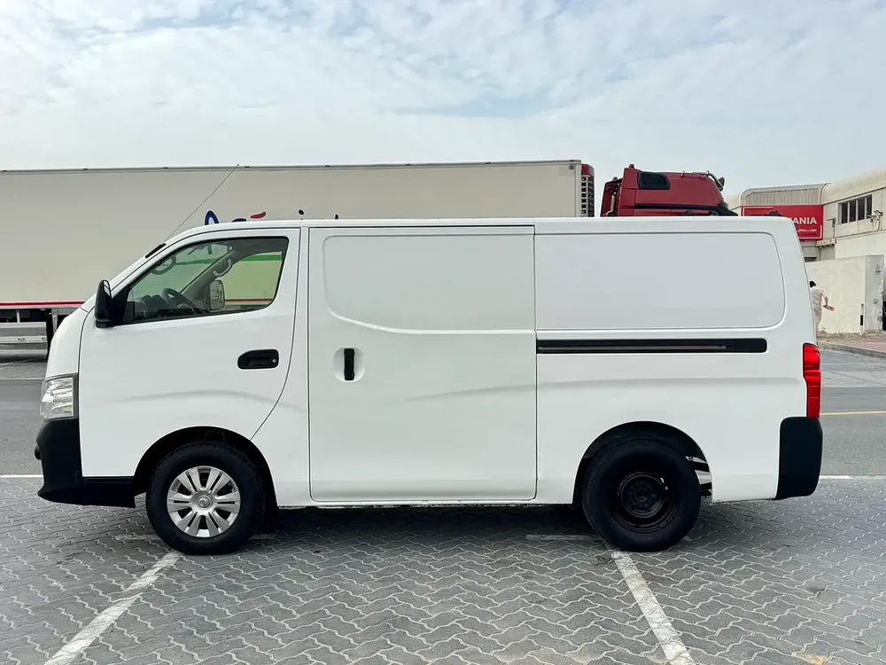 Nissan Urvan Standard 2022 - GCC Specs - Perfect for your Business - Image 5