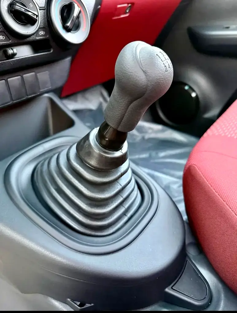 Toyota Hilux Single Cab Base 2026 GCC Specs - Image 16