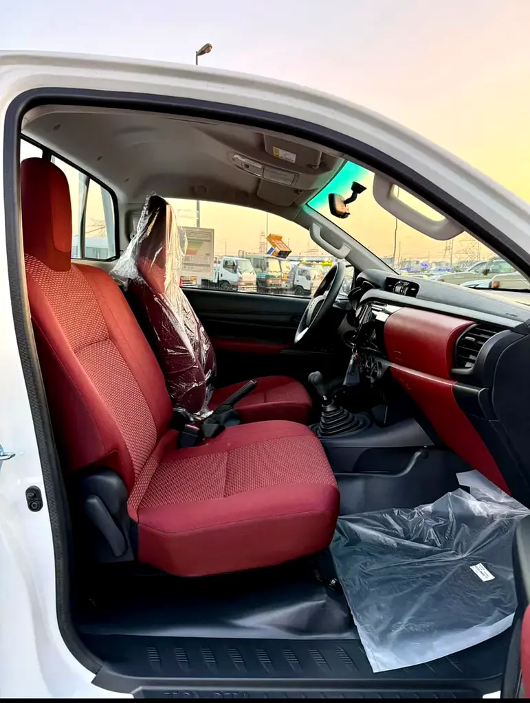 Toyota Hilux Single Cab Base 2026 GCC Specs - Image 17