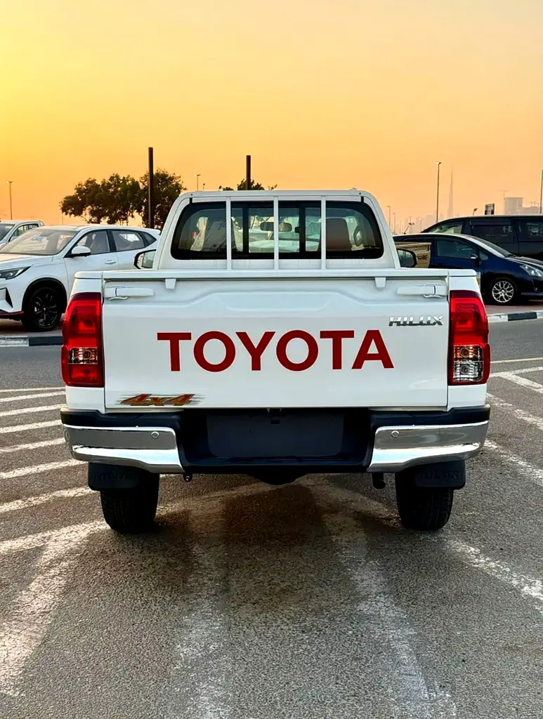 Toyota Hilux Single Cab Base 2026 GCC Specs - Image 4