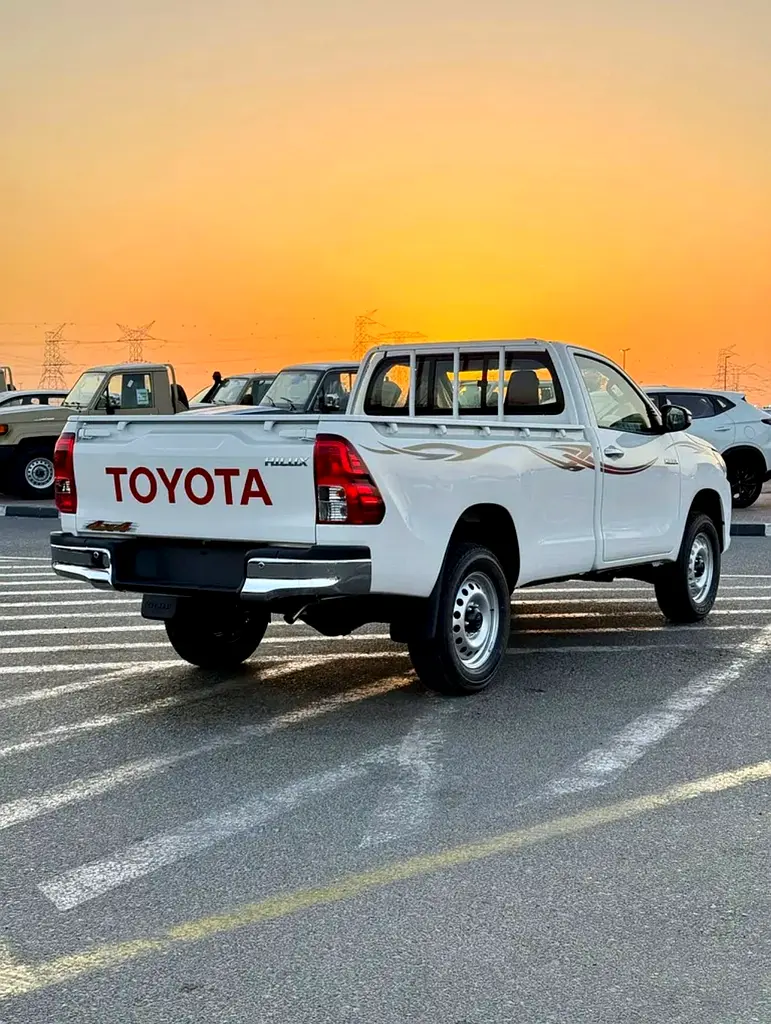 Toyota Hilux Single Cab Base 2026 GCC Specs - Image 5