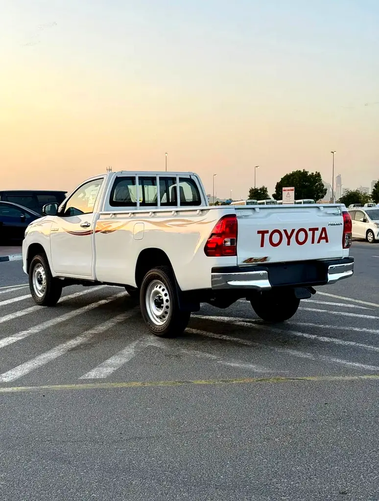 Toyota Hilux Single Cab Base 2026 GCC Specs - Image 6