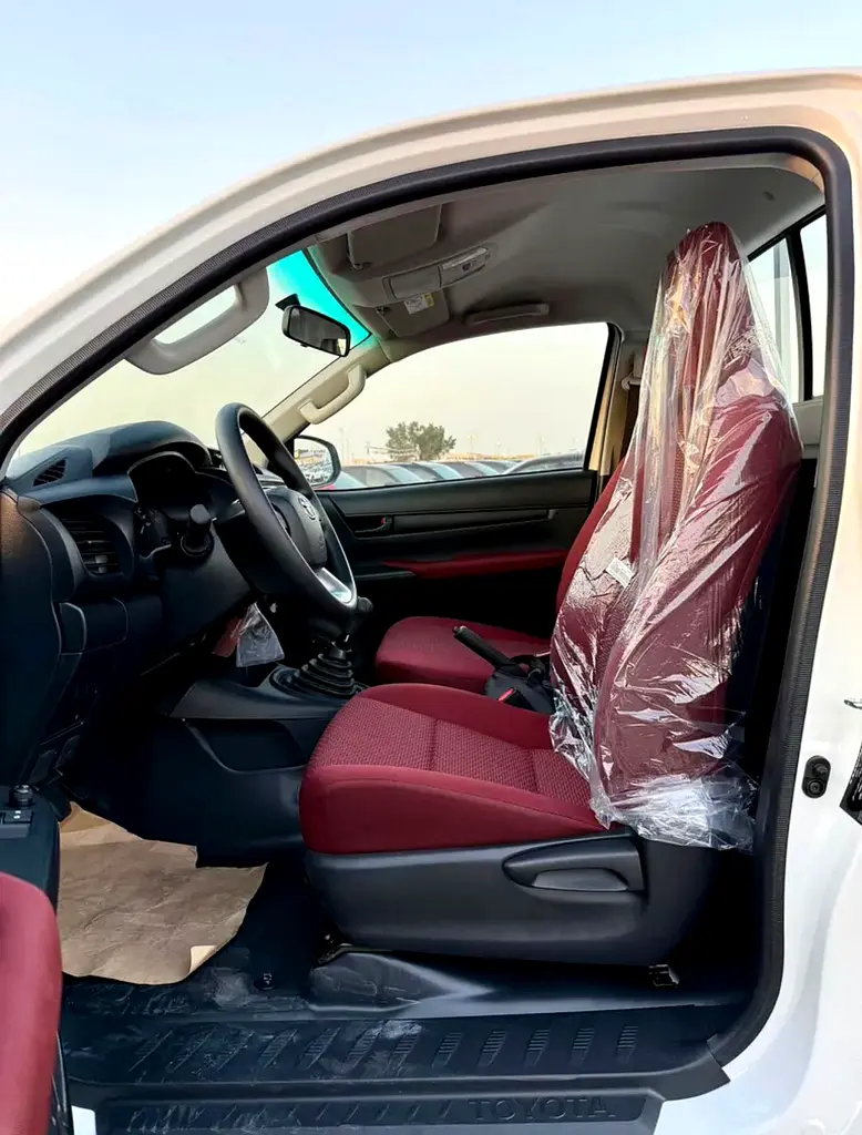 Toyota Hilux Single Cab Base 2026 GCC Specs - Image 8