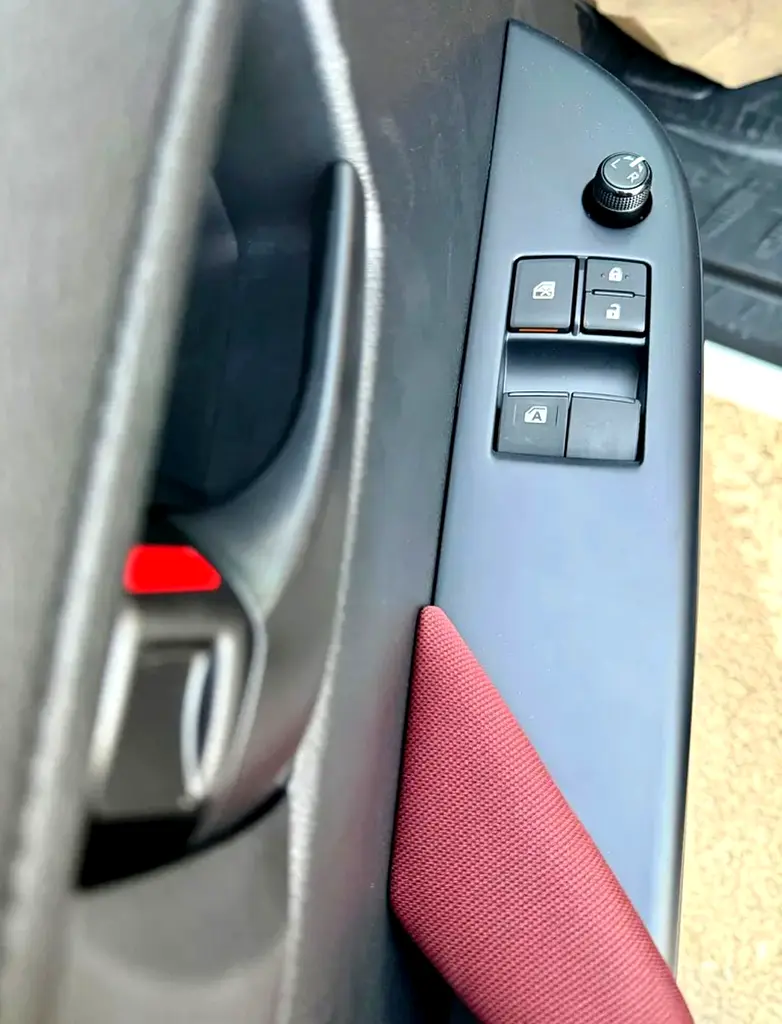 Toyota Hilux Single Cab Base 2026 GCC Specs - Image 9