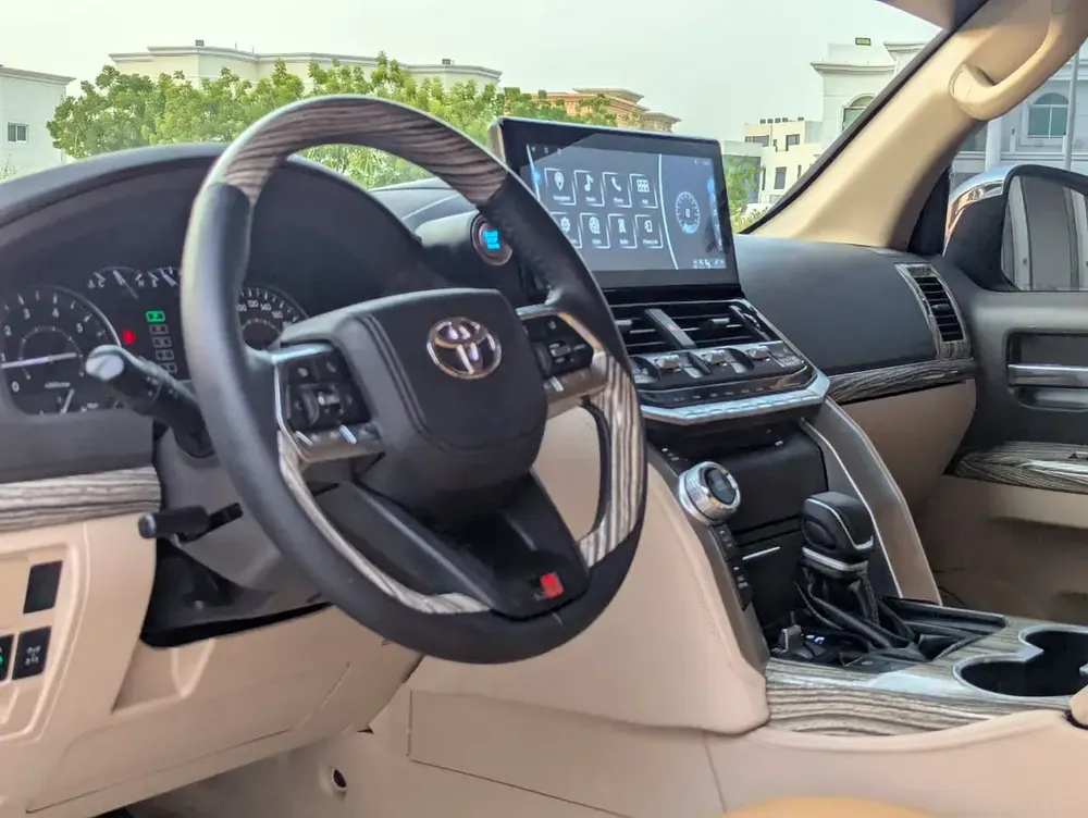 TOYOTA LAND CRUISER 2014 FACELIFTED 2025 WITH INTERIOR AND EXTERIOR V6 4.0L IN EXCELLENT CONDITION - Image 13
