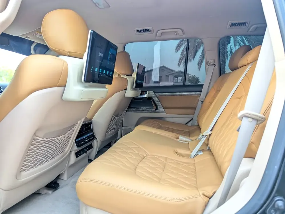 TOYOTA LAND CRUISER 2014 FACELIFTED 2025 WITH INTERIOR AND EXTERIOR V6 4.0L IN EXCELLENT CONDITION - Image 14