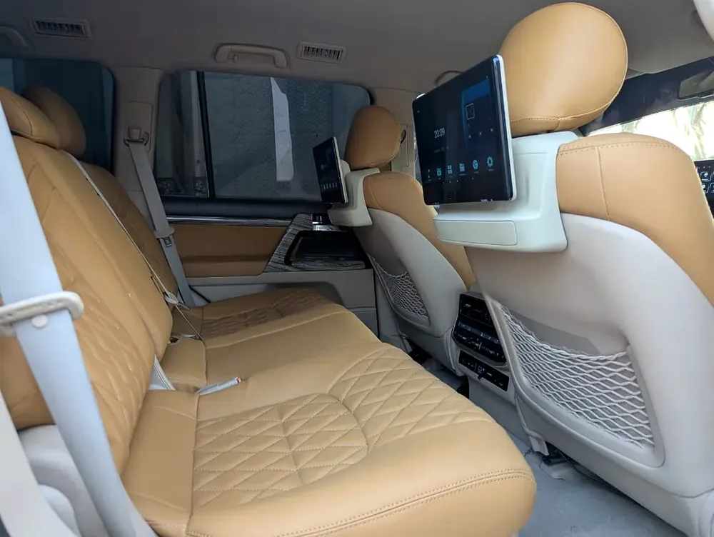 TOYOTA LAND CRUISER 2014 FACELIFTED 2025 WITH INTERIOR AND EXTERIOR V6 4.0L IN EXCELLENT CONDITION - Image 15