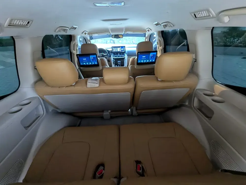 TOYOTA LAND CRUISER 2014 FACELIFTED 2025 WITH INTERIOR AND EXTERIOR V6 4.0L IN EXCELLENT CONDITION - Image 5