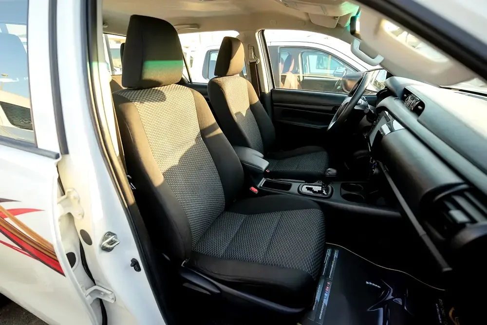 Hilux | Double Cabin 4x4 | Automatic | GCC Specs | Ref#T44166 - Image 9
