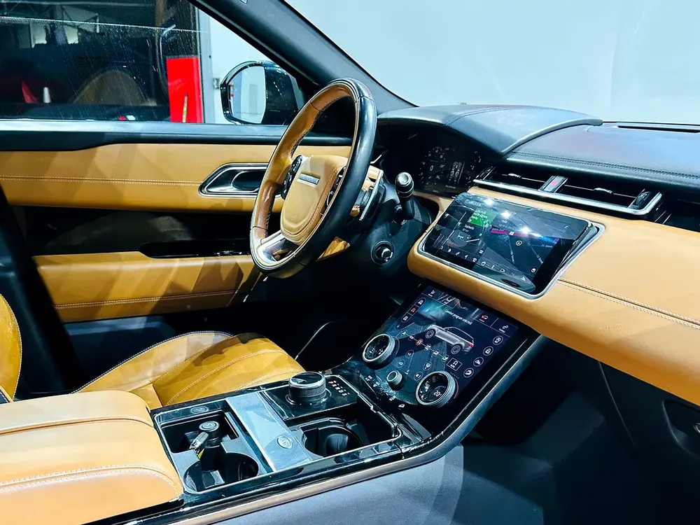2018 Land Rover Range Rover Velar R-Dynamic HSE - GCC Specs - Image 11