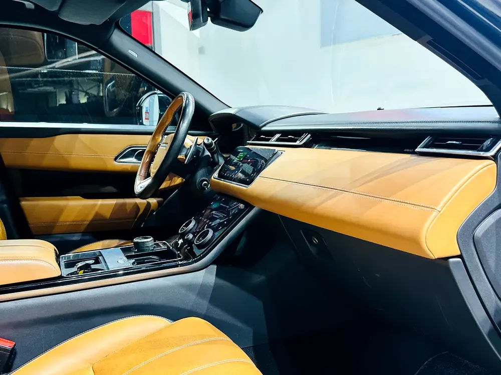 2018 Land Rover Range Rover Velar R-Dynamic HSE - GCC Specs - Image 12