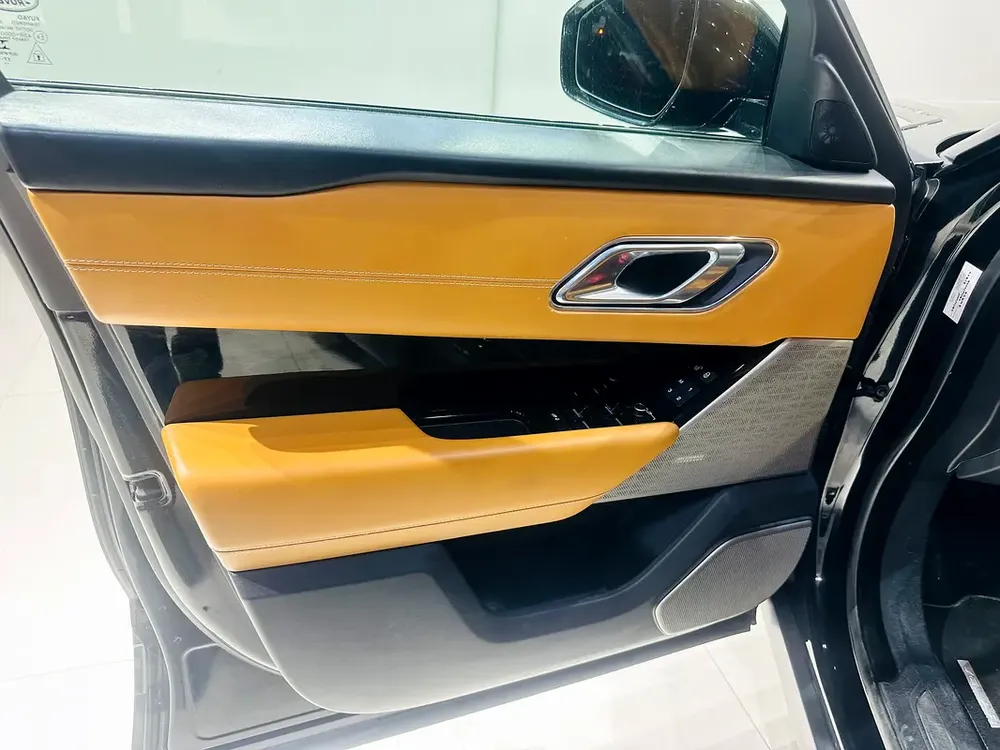 2018 Land Rover Range Rover Velar R-Dynamic HSE - GCC Specs - Image 17