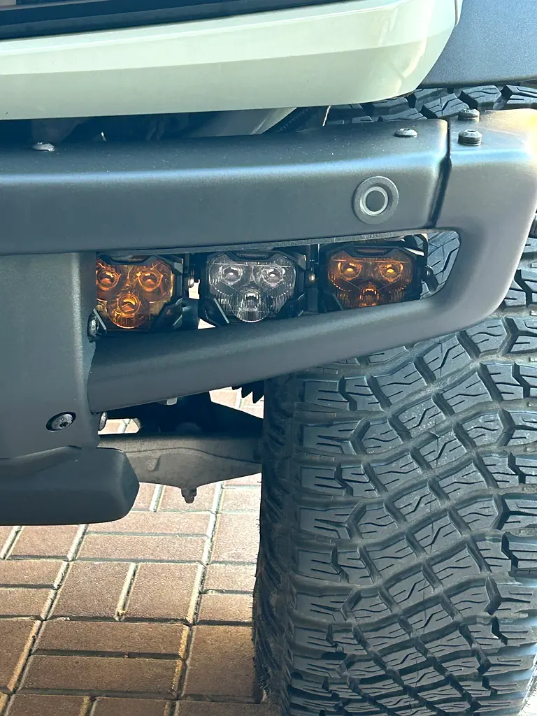 Cactus Grey Ford Bronco Wildtrak 2023 GCC Specs - Outstanding condition  off road extras includ - Image 4