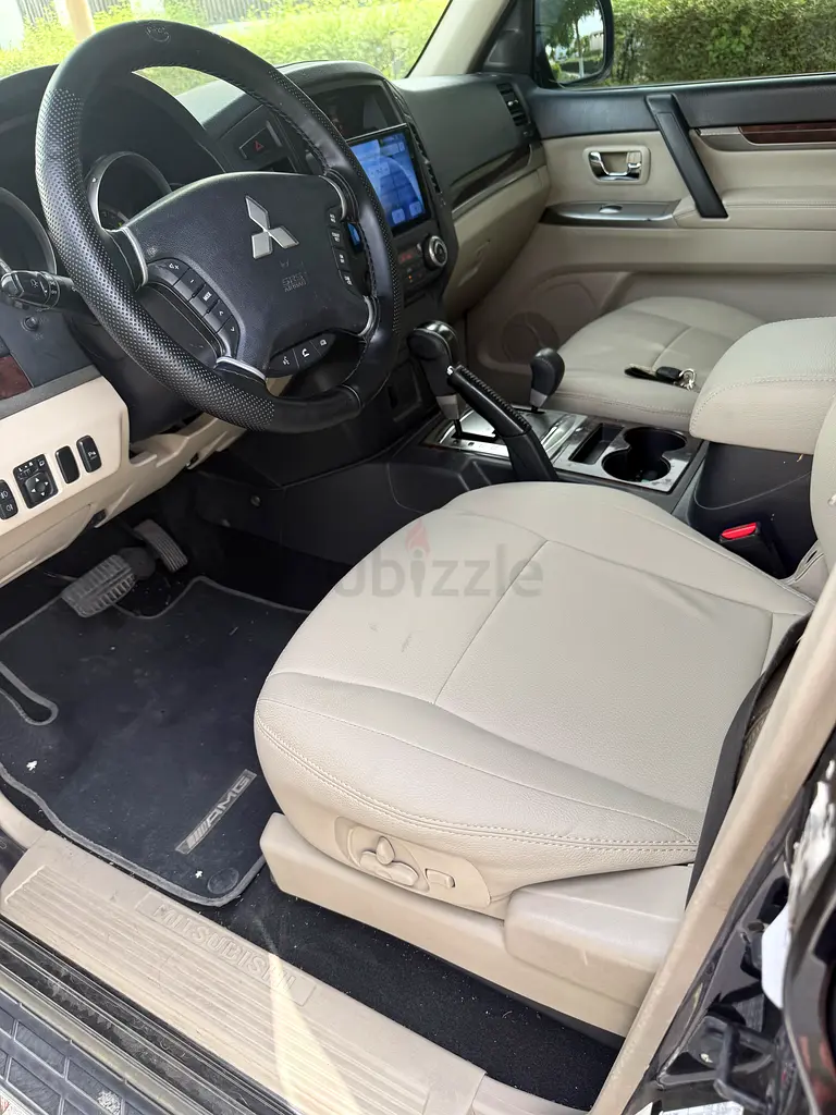 2013 Mitsubishi Pajero – V6 3.5L Full Option | GCC Specs | First Owner - Image 11