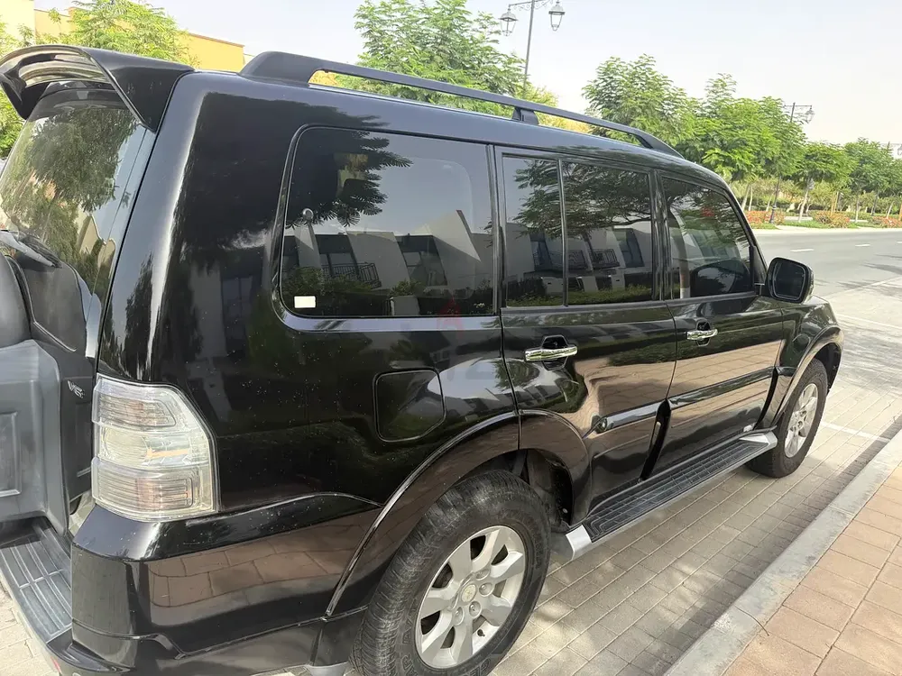 2013 Mitsubishi Pajero – V6 3.5L Full Option | GCC Specs | First Owner - Image 5