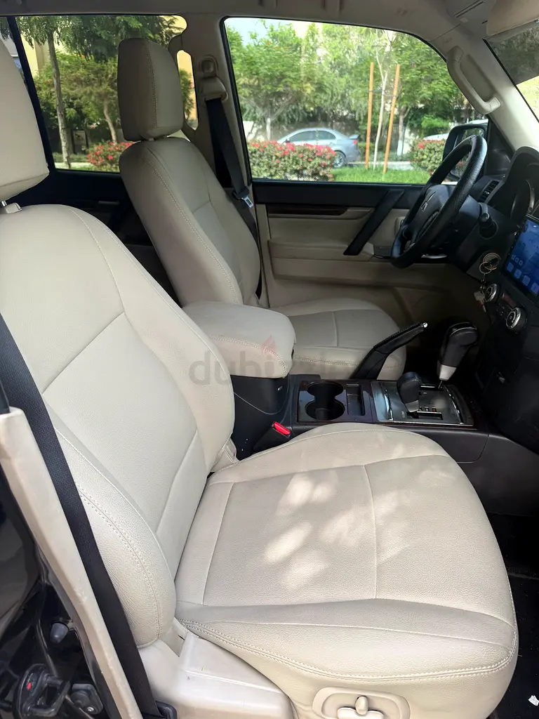 2013 Mitsubishi Pajero – V6 3.5L Full Option | GCC Specs | First Owner - Image 8