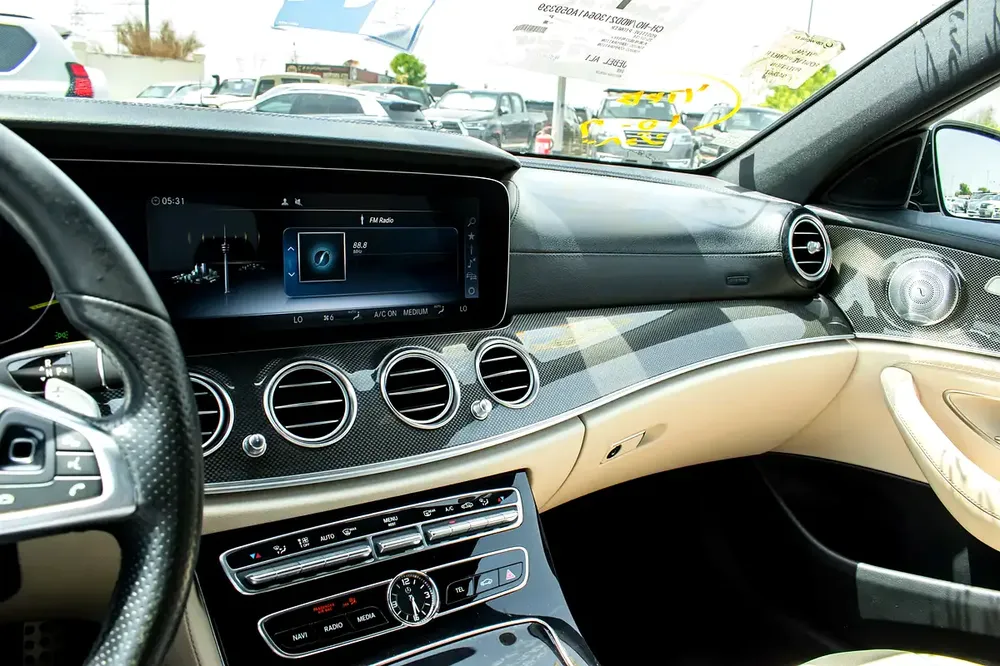 2017 - BENZ E43 - IMMACULATE CONDITION - ONLY 58,000 KM - Image 12